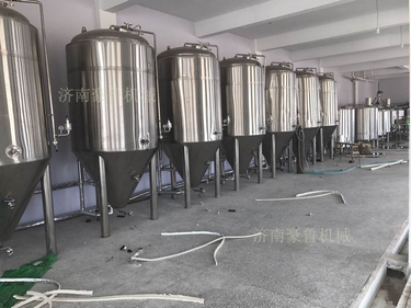 啤酒設備安裝實景 啤酒設備安裝實景
